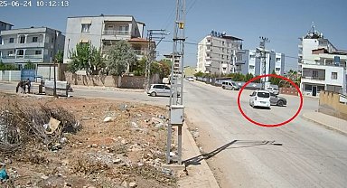 Sabırsızlığı başına iş açan sürücü, sağdan sollama yaparken kaza yaptı