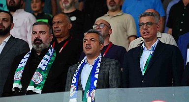 Sağlık Bakanı Kemal Memişoğlu, Çaykur Rizespor - Göztepe maçını trübünden izledi