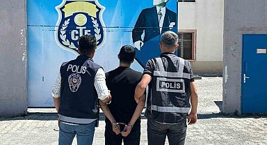 Sahte kimlikle Gürcistan'a kaçacaktı Kars'ta yakalandı