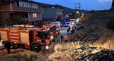 Sakarya'da elektrik direğinde yaşanan patlama yangına sebep oldu