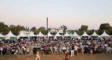 Sakarya'da Kafkas ve İç Anadolu'nun zengin kültürüyle şölen gibi akşam