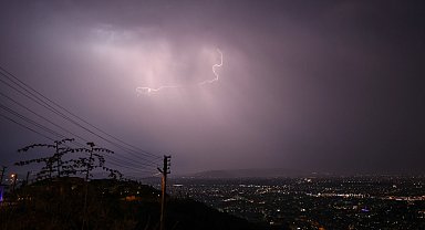 Sakarya'da beklenen yağış geldi: 45 kilogramlık bereket toprağa ulaştı