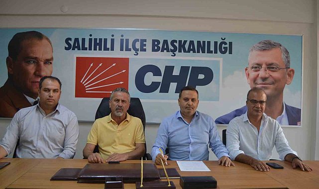 Salihli CHP'de istifa şoku: İlçe başkanı adaylıktan da çekilip istifa etti