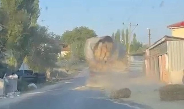Saman yüklü kamyonun tehlikeli yolculuğu kamerada