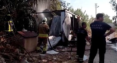 Samandağ'da çıkan yangında konteyner kullanılamaz hale geldi