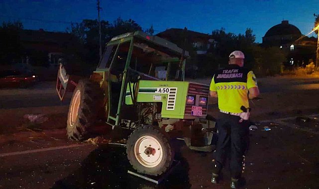 Samsun'da otomobil ile traktör çarpıştı: 3 yaralı