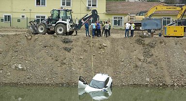 Samsun'da SUV araç ırmağa düştü, 3 kişi ölümden döndü