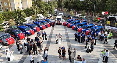 Sancaktepe'de 63 hak sahibi tapularına kavuştu, 16 yeni hizmet aracı alındı