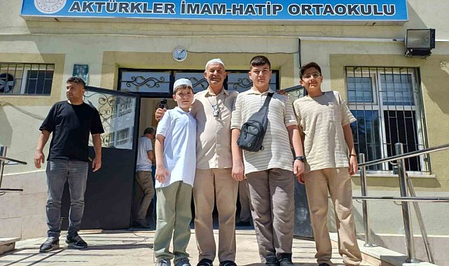 SANİMDER, söz verdiği öğrencileri Umre'ye gönderdi