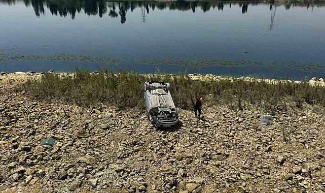Şanlıurfa'da otomobil 5 metrelik şarampole devrildi, sürücü yara almadan kurtuldu