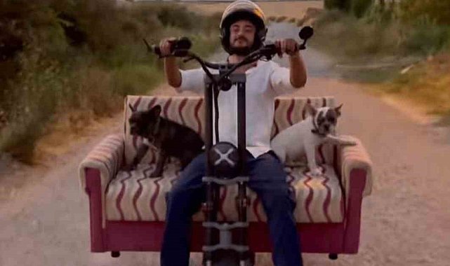 Scootere koltuk monte edip, köpekleriyle yolculuk yaptı