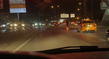 Scooterla 80-90 kilometre hızla seyrederek araçları solladı