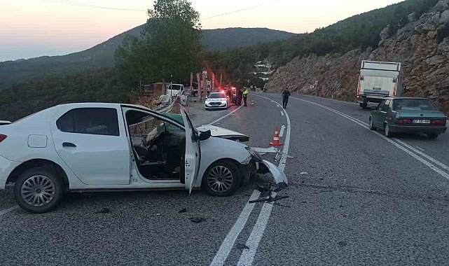 Seydikemer'de otomobil tırla çarpıştı: 1 ölü