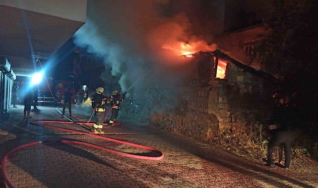 Seydişehir'de metruk depoda yangın