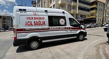 Seyir halinde motosiklet devrilirken, sürücüsü yaralandı