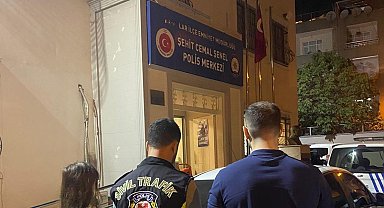 Seyir halindeki araçta uygunsuz hareketlerde bulunan zanlılar yakalandı