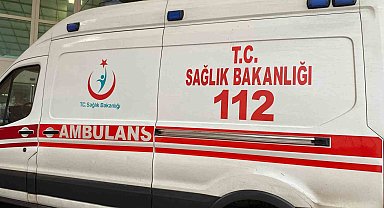 Seyir halindeki minibüsten düşen ebe hayatını kaybetti
