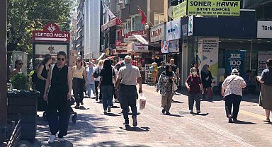 Sıcak hava çarşı yoğunluğunu azaltmadı
