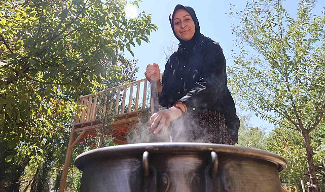 Sigara içenlere doğal çözüm: 7 saat kazanda pişirilen kozalak şurubu