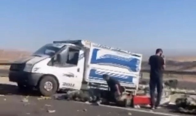 Siirt'te kontrolden çıkan pikap yol kenarına savruldu