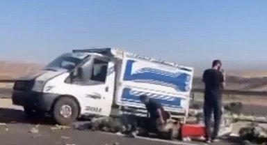 Siirt'te kontrolden çıkan pikap yol kenarına savruldu