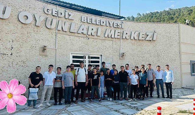 Simav'da yatılı Yaz Kur'an Kursu öğrencilerinin aquapark keyfi