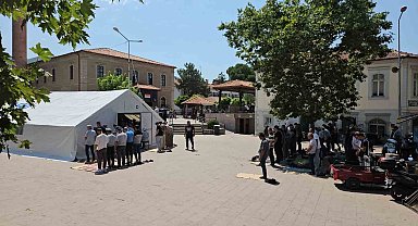 Sındırgı'da cuma namazı çadırlarda kılındı