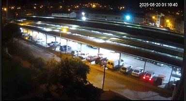 Sındırgı'da deprem anı güvenlik kamerasında