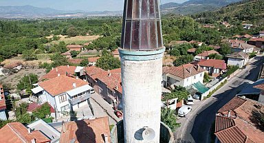 Sındırgı'da depremde cami ve minareler ağır hasar aldı