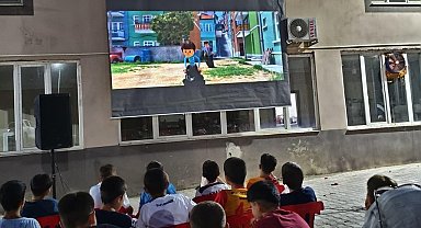 Şırnak'ta "Seyyar Sinema" projesi kırsal çocukların yüzünü güldürdü