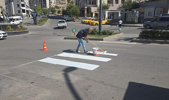 Şırnak'ta yaya geçitleri yenileniyor