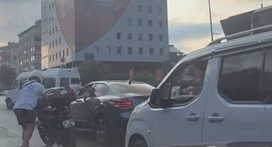Şişli'de kazanın ardından sürücü diğer aracın sürücüsüne saldırdı: O anlar kamerada
