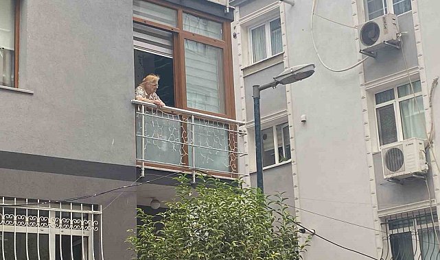 Şişli'deki kozmetik dükkanında çıkan yangında 3 kişi dumandan etkilendi