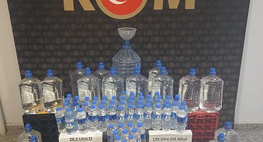 Sivas'ta el yapımı alkol operasyonu: 125 litre etil alkol ele geçirildi