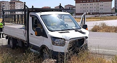 Sivas'ta kamyonet ile otomobil çarpıştı: 3'ü çocuk 6 yaralı