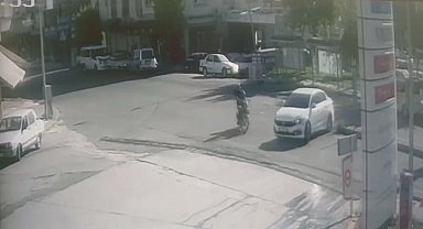 Siverek'te hatalı dönüş yapan otomobil kazaya neden oldu
