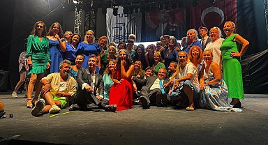 Sokağın Kadınları Sakız Ağacım için oynandı