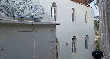 Söke Eski Doğanbey Köyü Camii'nin çatısı çöktü