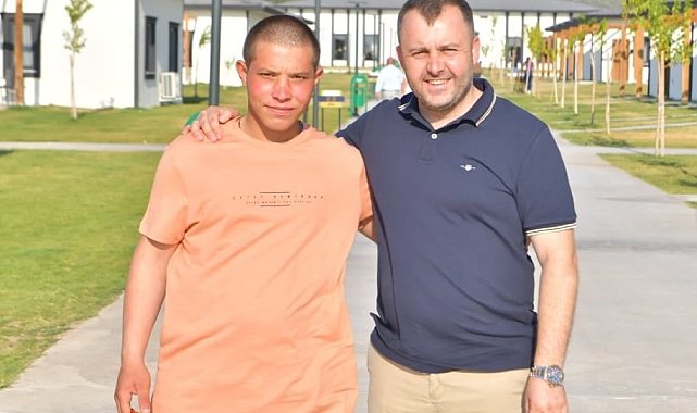 Sosyal medyada yaptığı paylaşımla gündem olan asker İbrahim, yemin töreni sırasında ailesi ve yakınlarıyla bir araya geldi