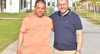 Sosyal medyada yaptığı paylaşımla gündem olan asker İbrahim, yemin töreni sırasında ailesi ve yakınlarıyla bir araya geldi
