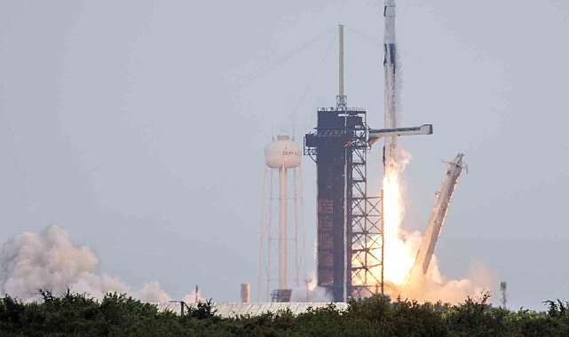SpaceX'in 11'inci insanlı uzay uçuş görevi bir günlük ertelemenin ardından başladı