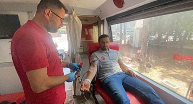 Sporcular güreşti, izleyiciler kan verdi