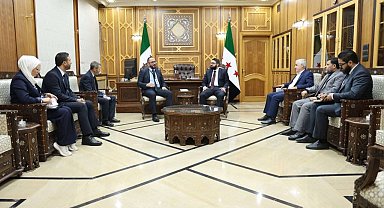 Suriye Adalet Bakanı el Veys: "Savaş suçlarına ilişkin tüm delil ve belgeleri kabul etmeye hazırız"