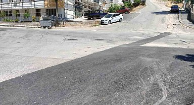 Sürücü fren yerine gaza bastı: 2 yaralı