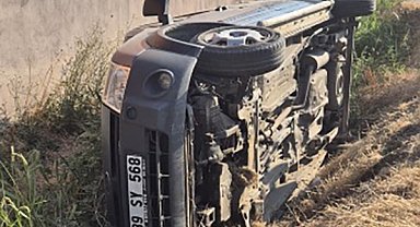 Susurluk'ta trafik kazası: 3 kişi araçta mahsur kaldı