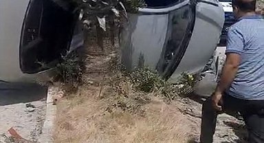 Takla atan otomobil ağaça çarparak durabildi