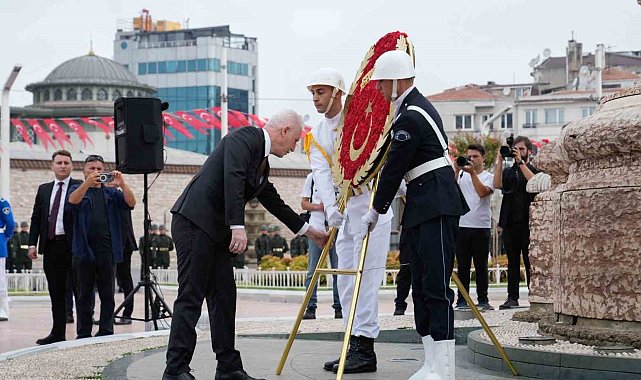 Taksim Meydanı'nda 30 Ağustos Zafer Bayramı töreni