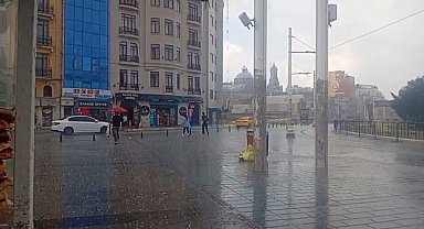 Taksim'de sağanak yağış etkili oldu