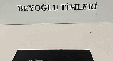 Taksim'de sevgilisini kıskanan kadın 3 kişiyi bıçakladı