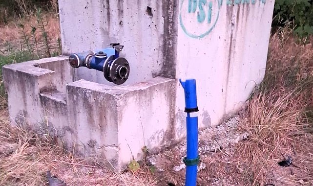 Tarlasından izinsiz geçirilen sulama hattını baltayla parçaladı